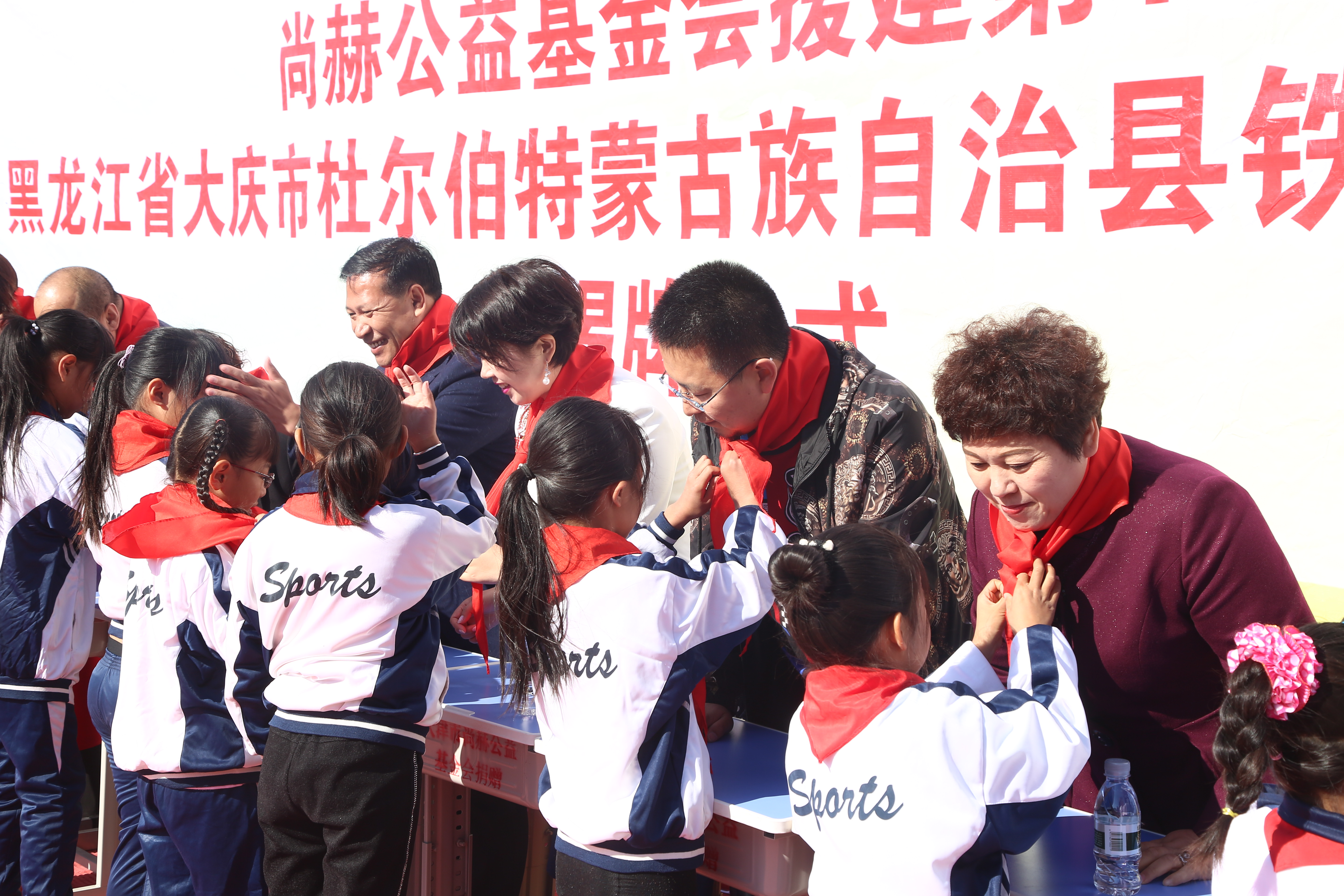 第194所 杜尔伯特蒙古族自治县铁东蜂鸟电竞官网(中国)官方网站徐超小学