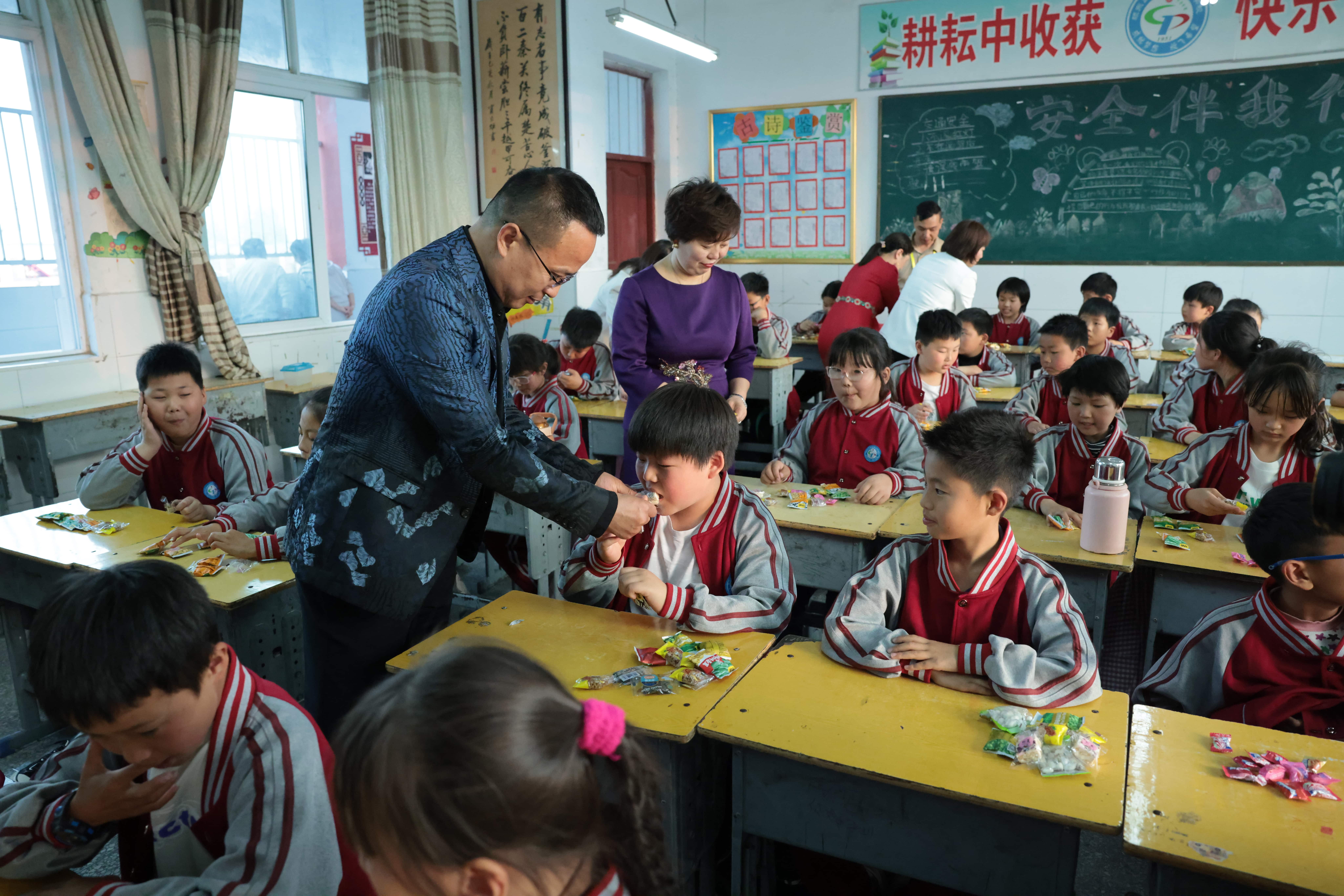 在爱意的“双向奔赴”中丨第249所蜂鸟电竞官网(中国)官方网站公益学校揭牌 在爱意的“双向奔赴”中丨第249所蜂鸟电竞官网(中国)官方网站公益学校揭牌