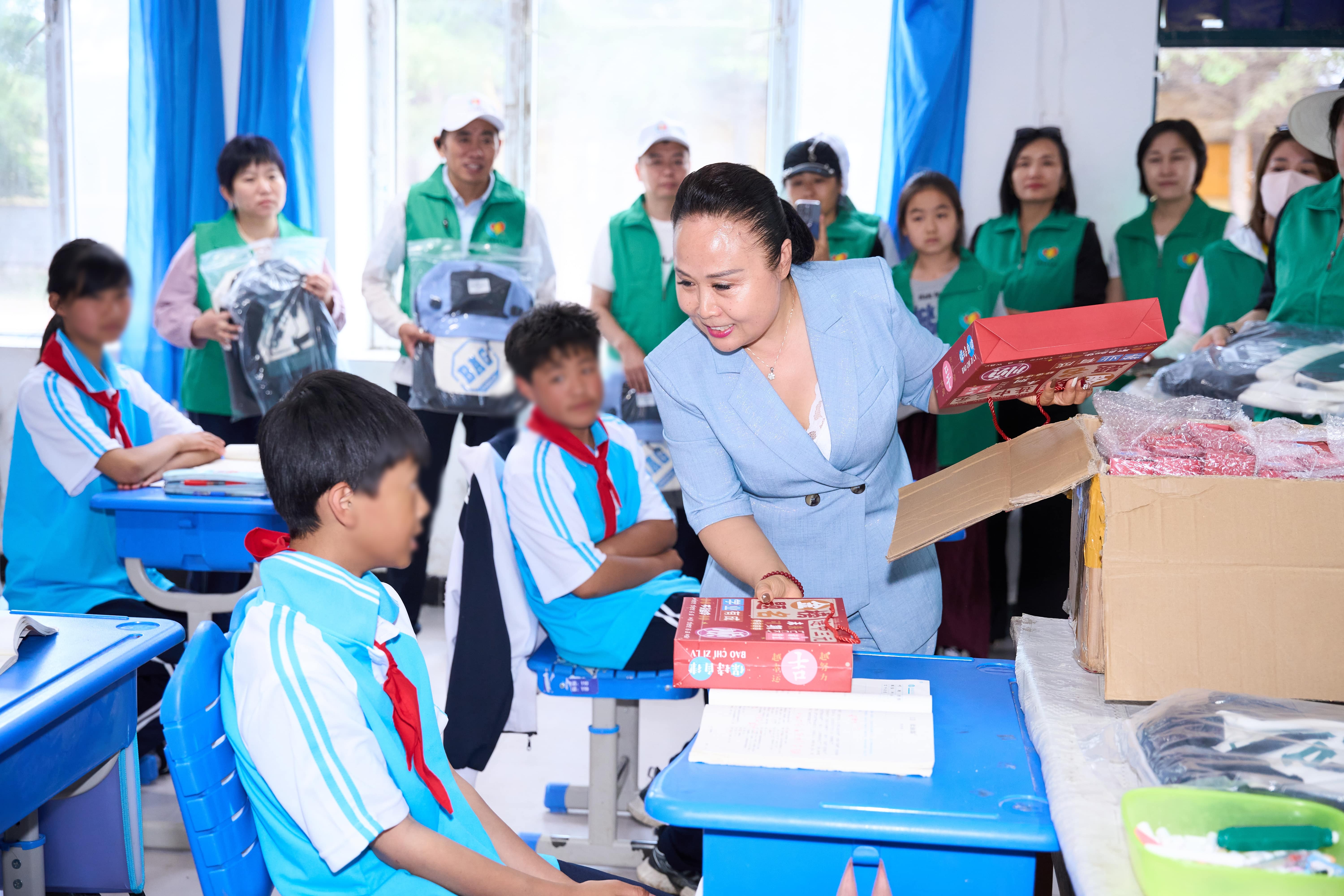 第254所 黑龙江巴彦县黑山镇民乐村蜂鸟电竞官网(中国)官方网站侯玉霞学校 第254所 黑龙江巴彦县黑山镇民乐村蜂鸟电竞官网(中国)官方网站侯玉霞学校