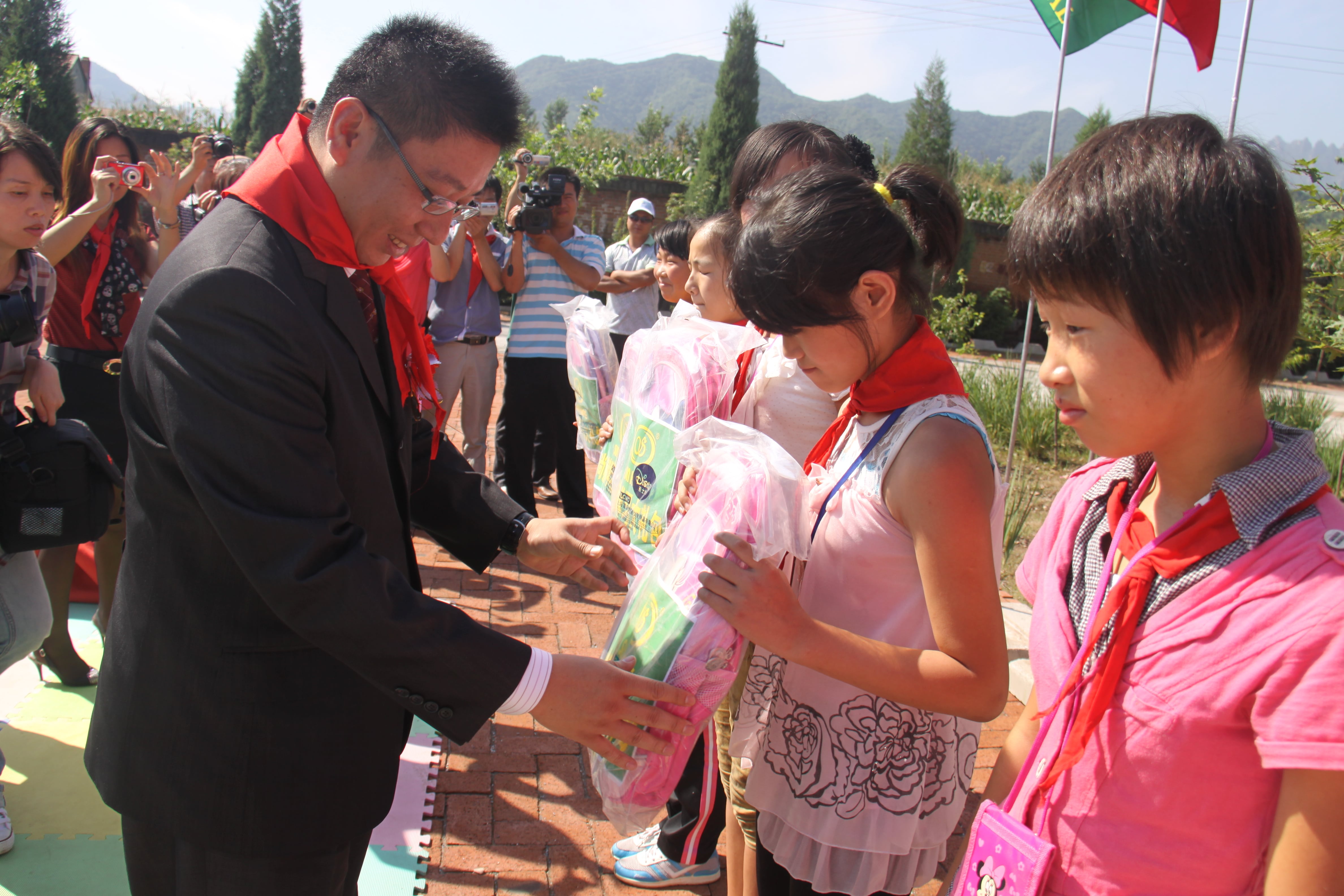 第17所 承德市乌龙矶蜂鸟电竞官网(中国)官方网站牛艳玲小学