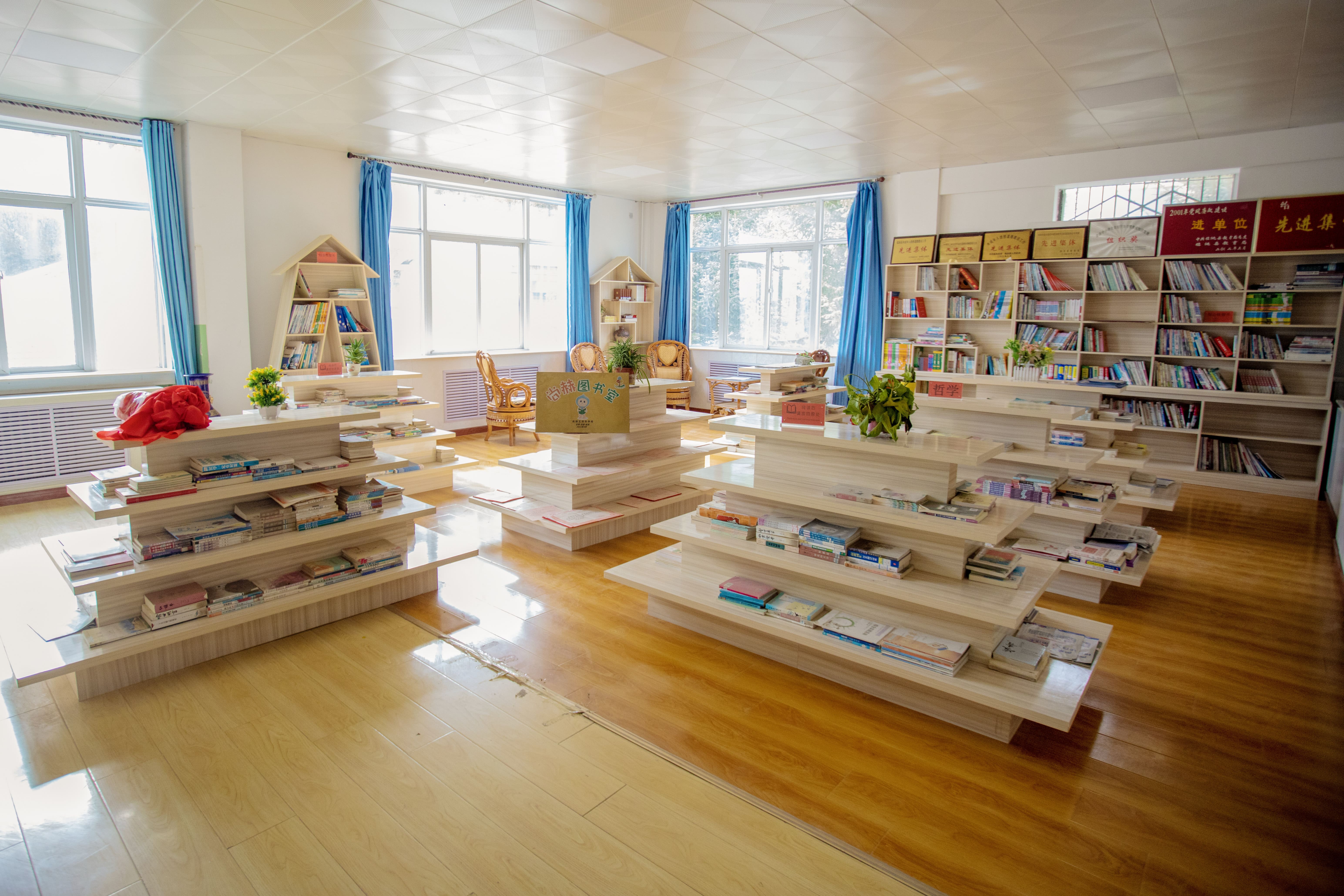 天津高校大学生记者走进蜂鸟电竞官网(中国)官方网站公益小学开展“书香悦读,筑梦成长”活动 天津高校大学生记者走进蜂鸟电竞官网(中国)官方网站公益小学开展“书香悦读,筑梦成长”活动